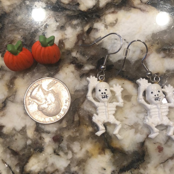 Pumpkin and skeleton earrings - Picture 2 of 2